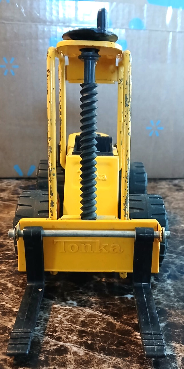 Tonka Forklift 52900 • XR-101 • Pressed Steel Metal Toy • 1970s. No Tags. 11.5″