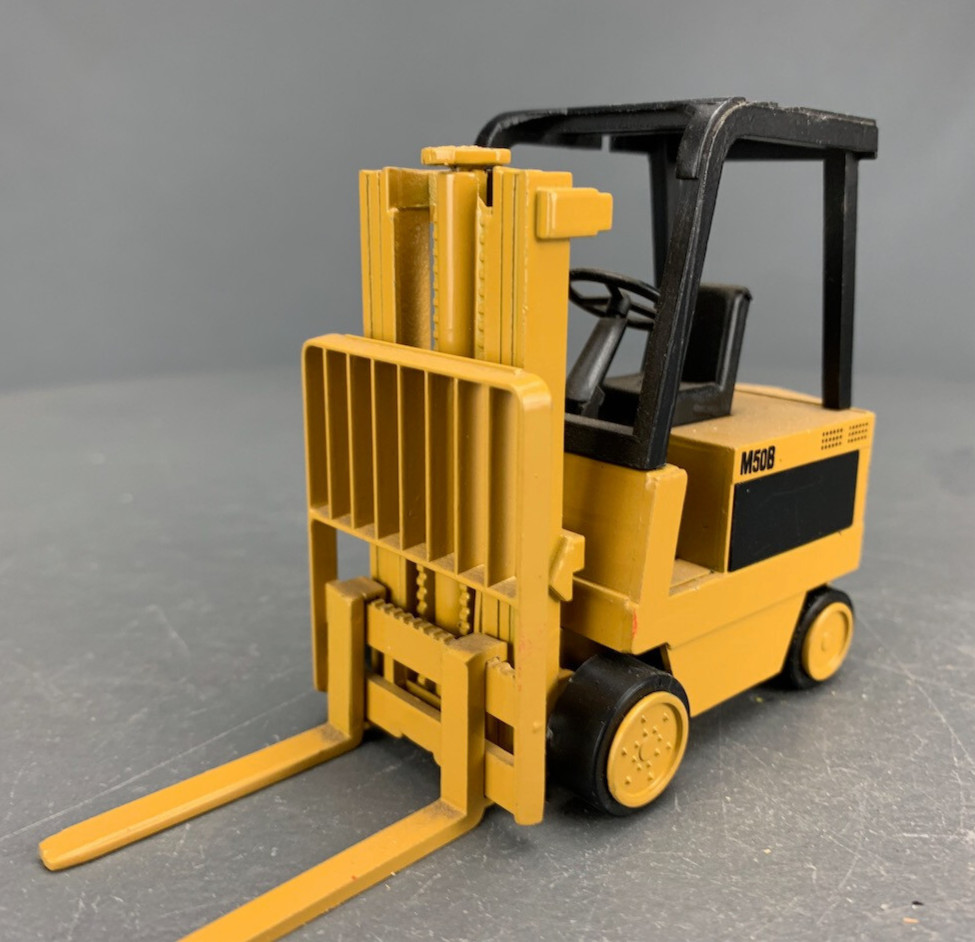 1:24 NZG Conrad Diecast Caterpillar M50B Forklift D1452