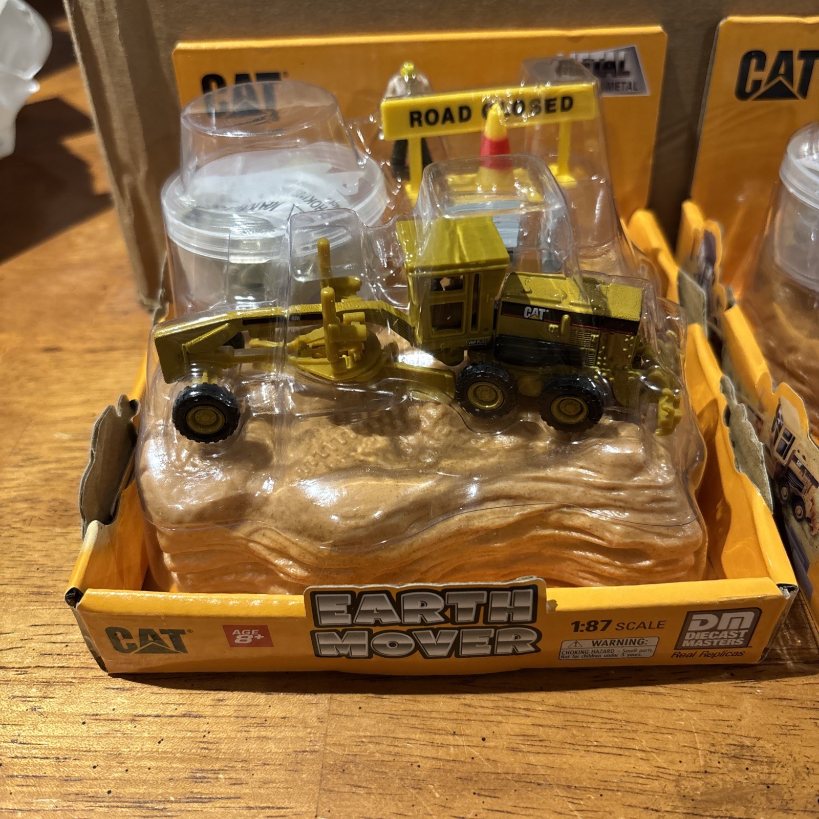 Six Diecast Masters Caterpillar Diecast Toy Replicas 1:87 Earth Movers. HO Scale