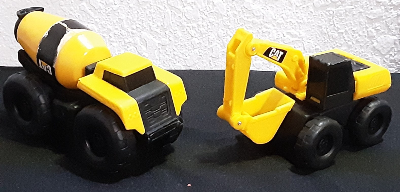 CAT Caterpillar Mini Machines Toy Lot Cement Mixer & Excavator 3″ Loose