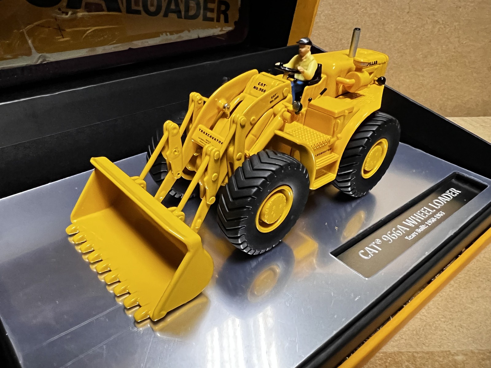 DM 1:50 CAT 966A Caterpillar Wheel Loader Alloy Forklift Vehicle Model 85579