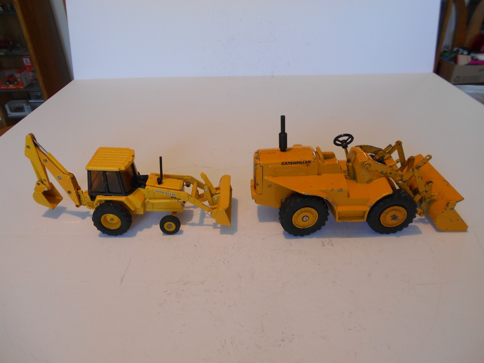 Vintage Ertl 1:16 Caterpillar 944 Traxcavator Loader w/Ertl 1:32 JD 310 Backhoe
