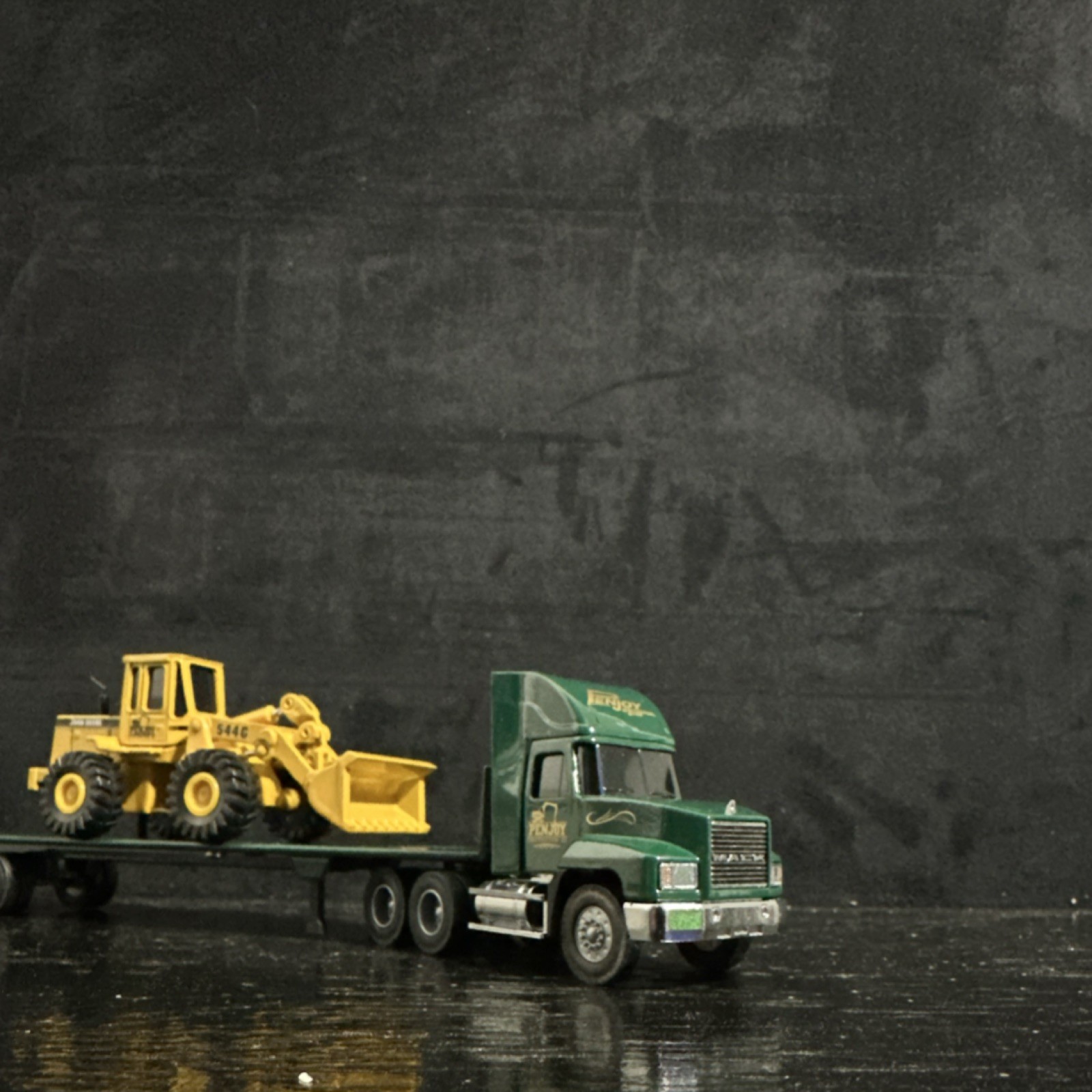 Penjoy John Deere 544G Loader & Mack Truck Diecast Set Yellow Green