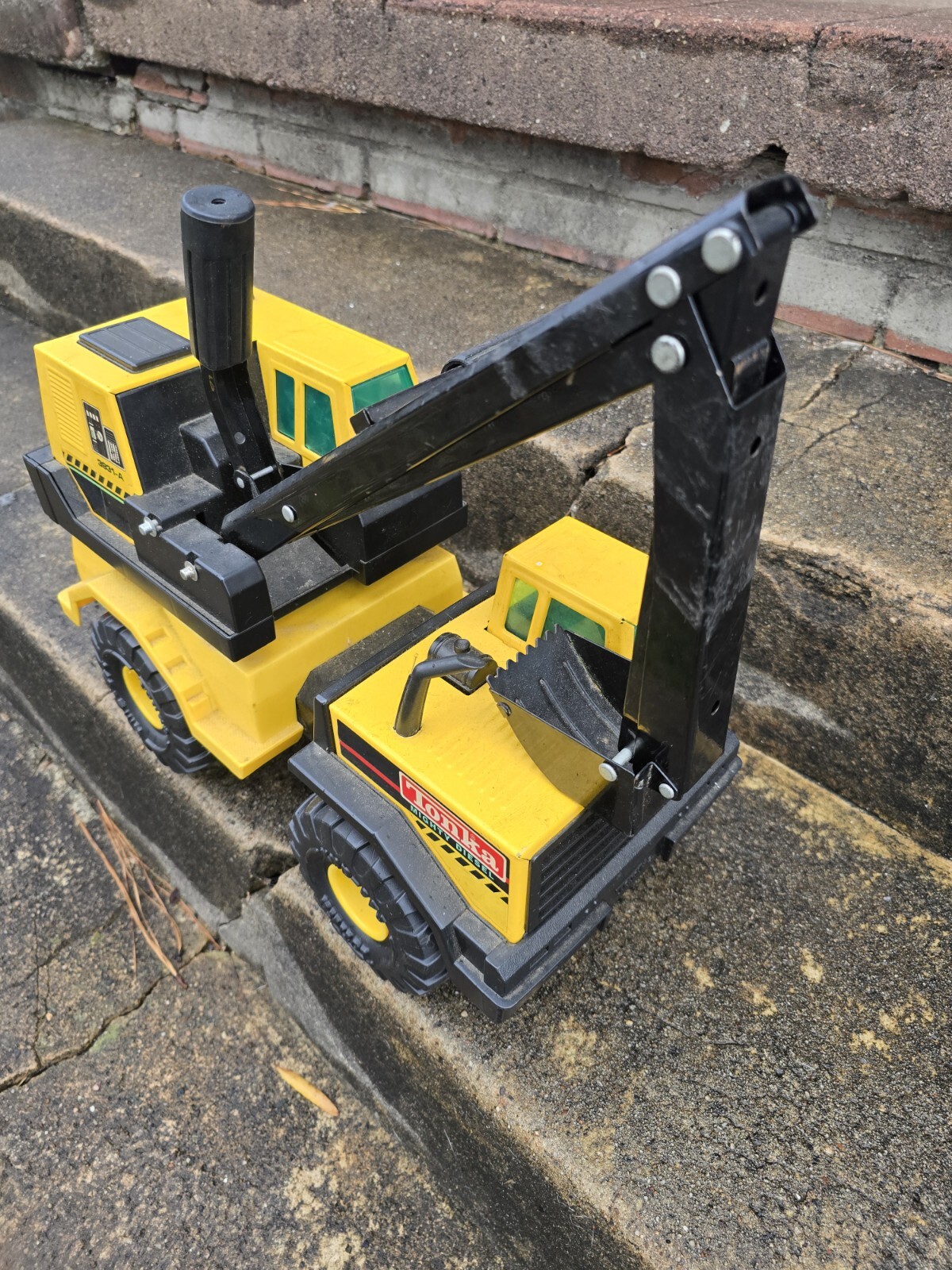 Tonka Mighty Diesel Excavator Backhoe Steel Truck Load 1210 3931-a XMB-975