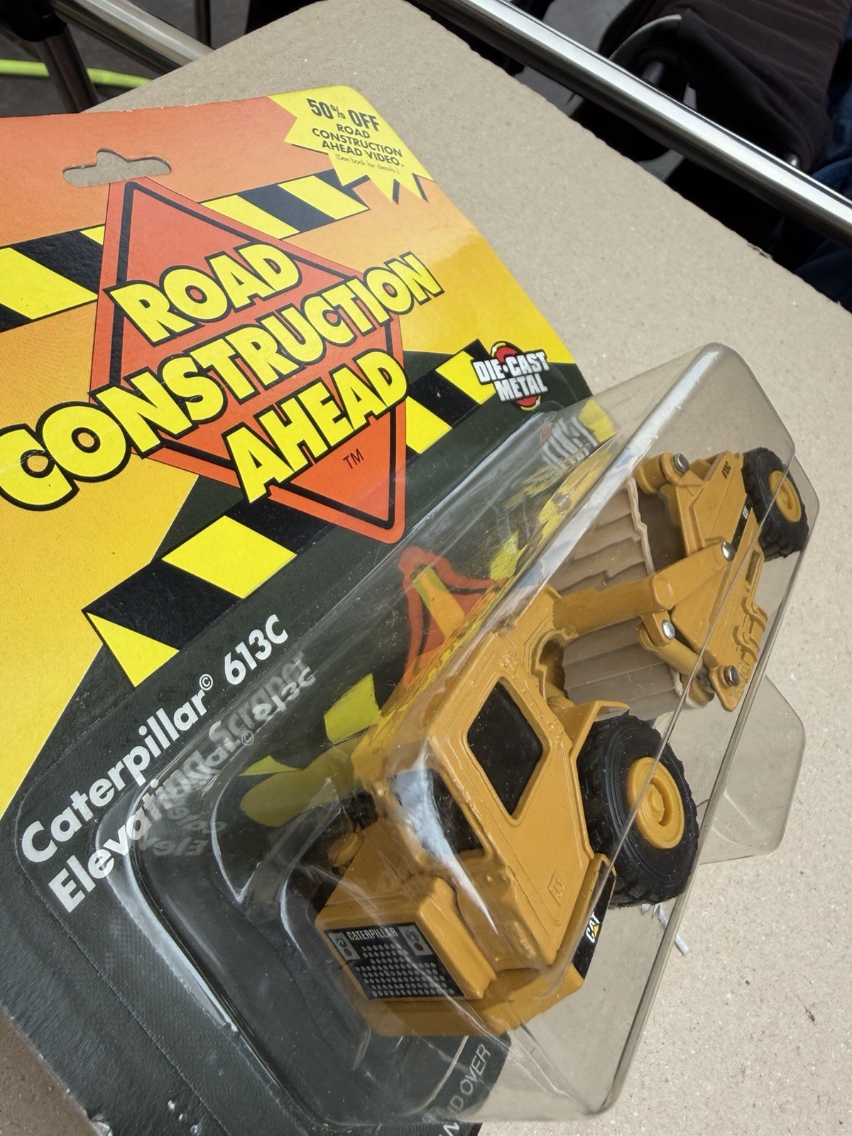 ERTL Mighty Movers 1:64 Caterpillar 613C Elevating Scraper Construction Diecast