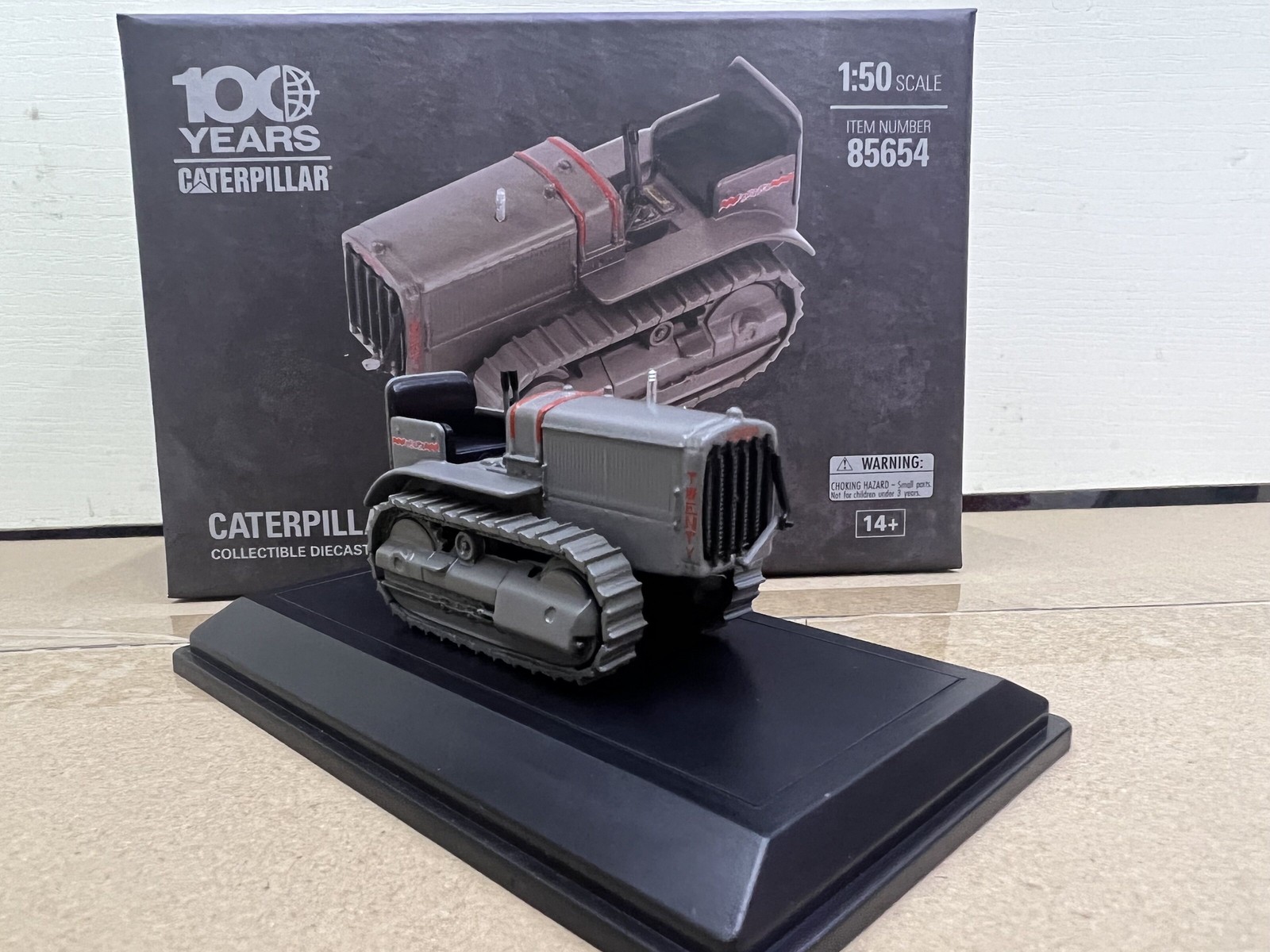 DM 1:50 CAT TWENTY Tractor Alloy Engineering Vehicle Model 85654