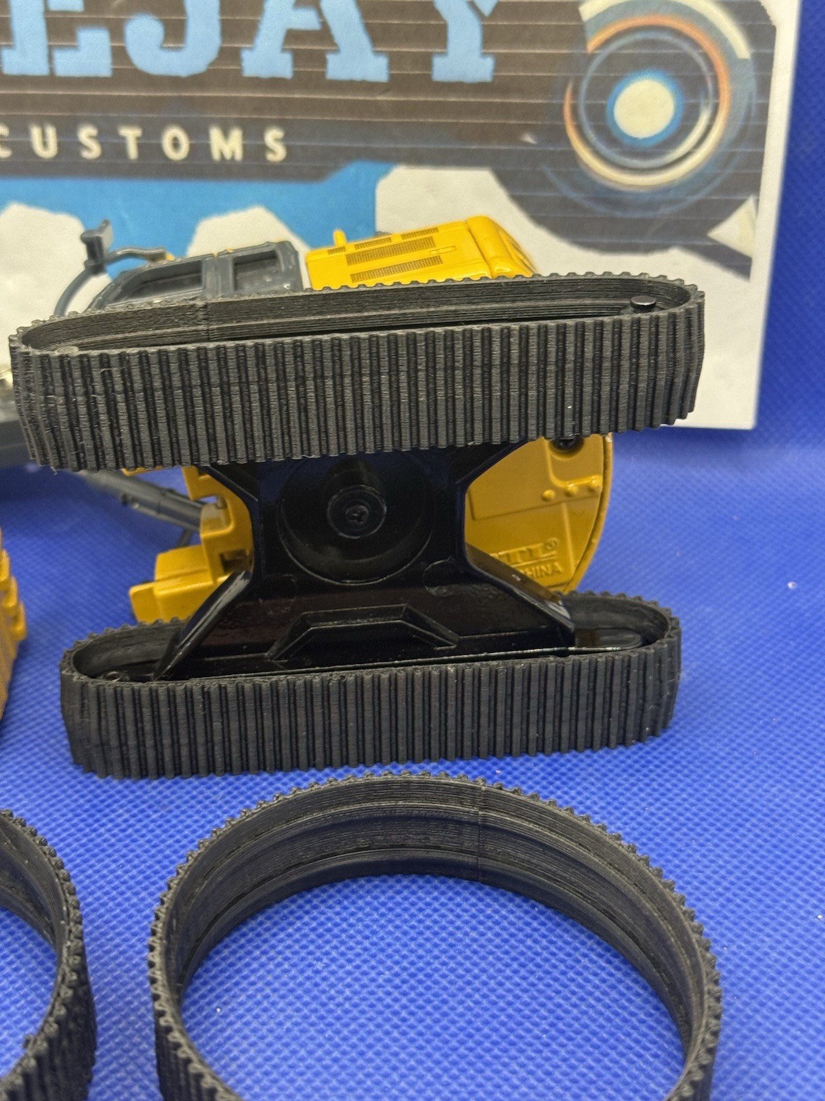 new tracks for ERTL Diecast John Deere 345G LC Excavator Equipment 1/50