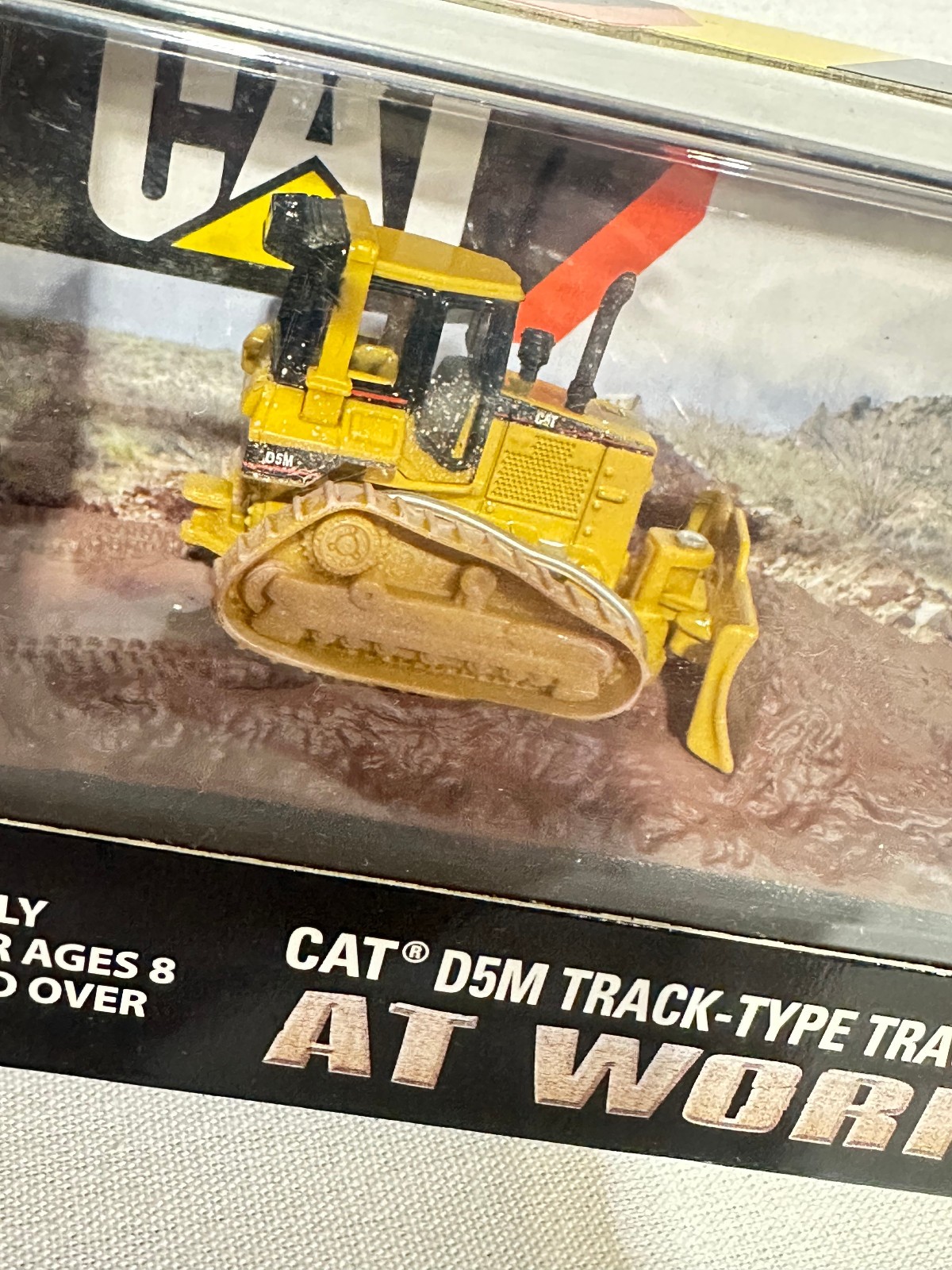 Caterpillar D5M Dozer At Work Series By Norscot 1/87th Scale