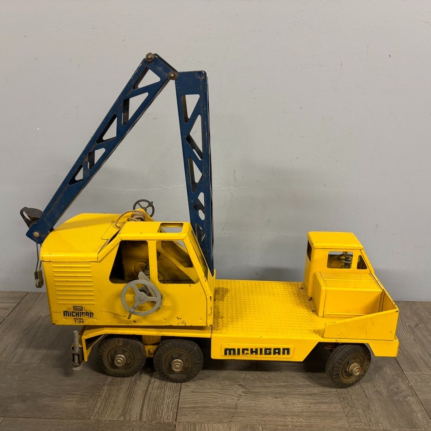 Nylint Clark Michigan T-24 Crane Truck Original Paint W/ Bucket 1 Panel of Box