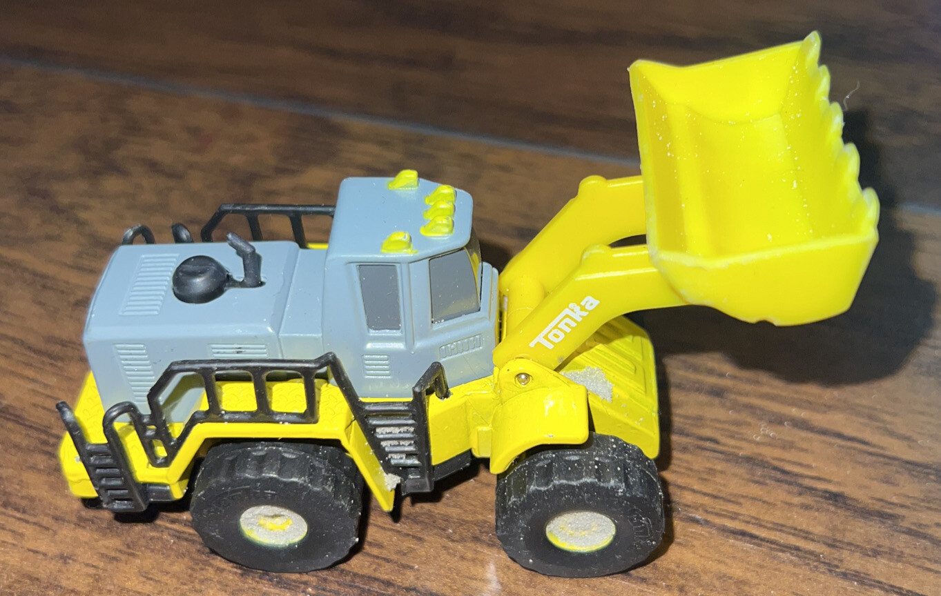 RUGGED & TOUGH 4″ LONG 2012 TONKA EXCAVATOR DIECAST VERY DETAILED AZTEC YELLOW
