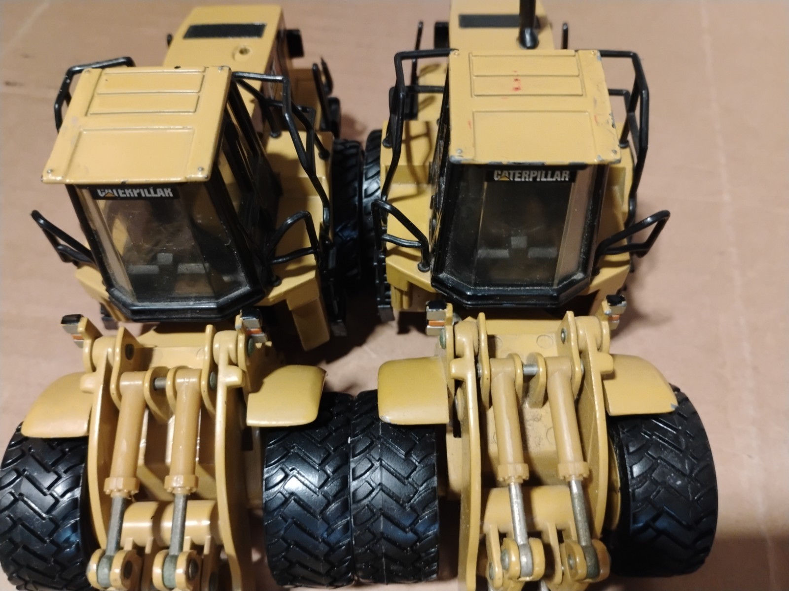 Norscot Cat Construction 1:50 Scale Vehicles Diecast Lot of 2 Log/Wheel Loaders