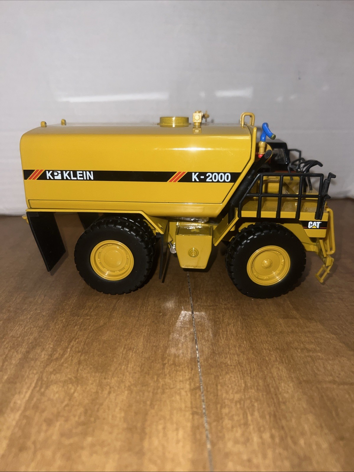 Norscot Caterpillar 777D Klein K2000 Water Tank Truck 1/50 Diecast Heavy Equip