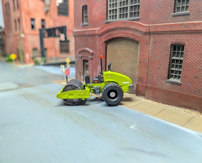 1/87 HO Scale Custom Built 1980s Era Ingersoll Rand SD-122 Asphalt Roller