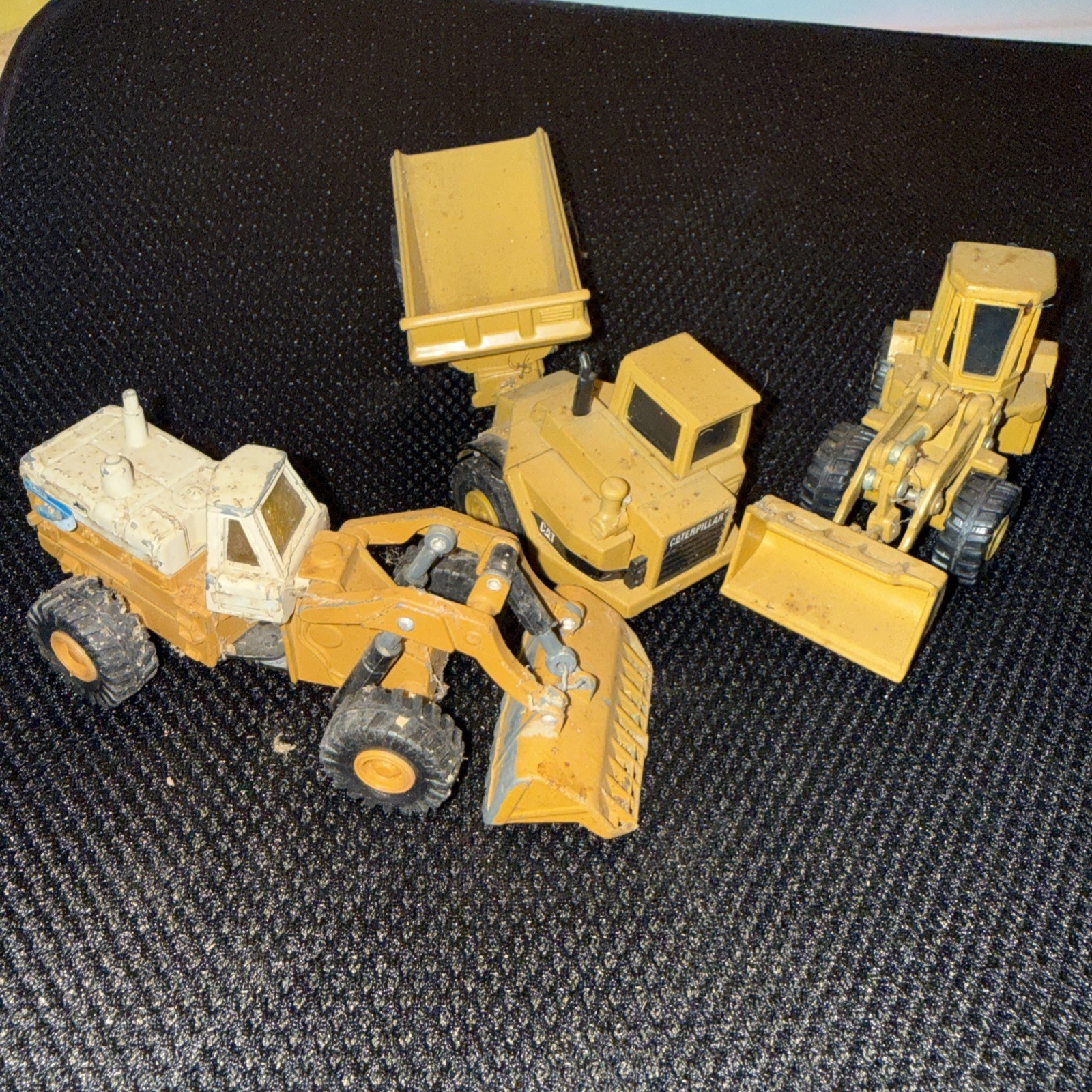 3 Piece Lot Ertl Construction Equipment Toys International Harvester & CAT