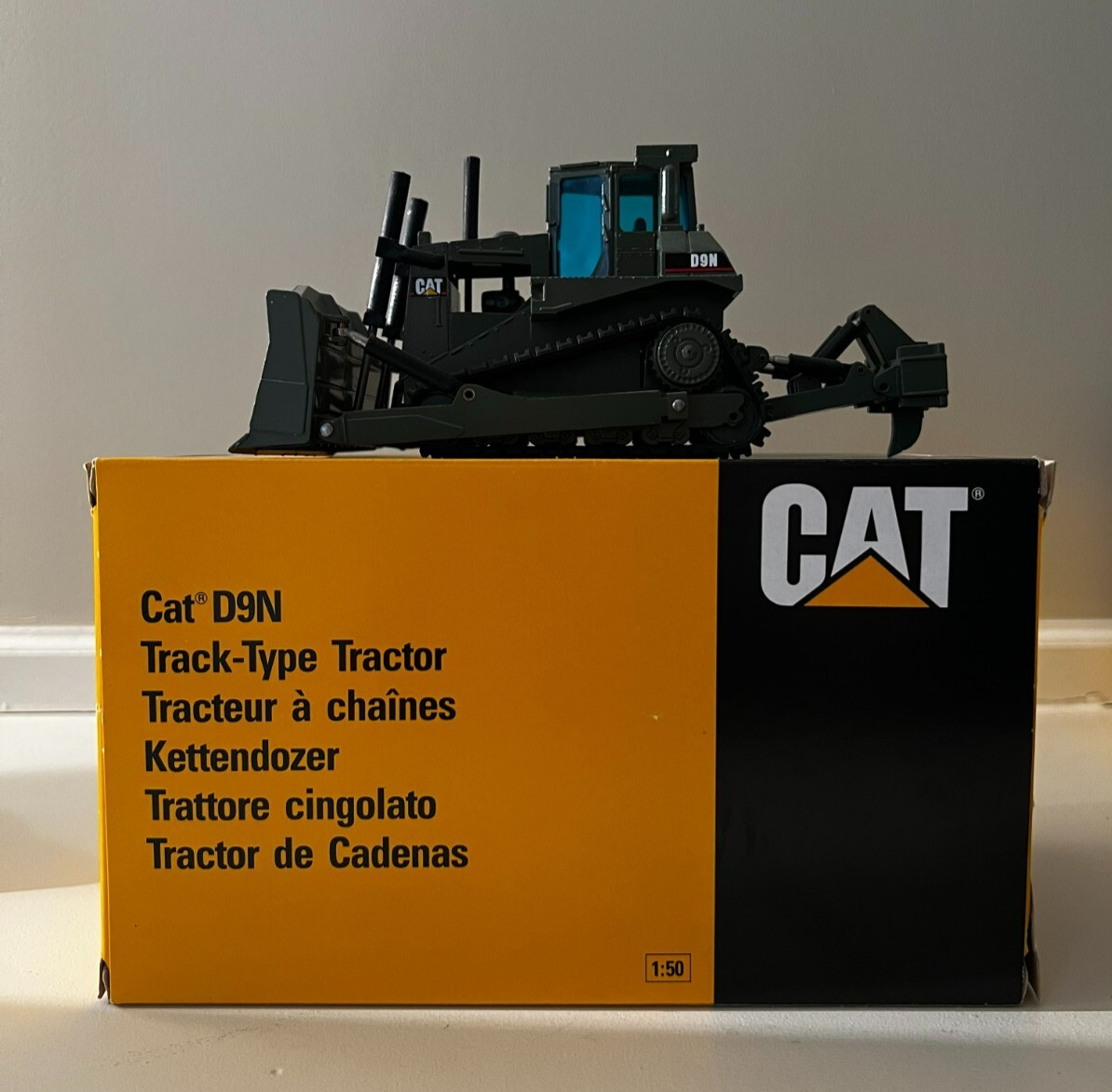 NZG Caterpillar D9N Track-Type Tractor Military Green box included