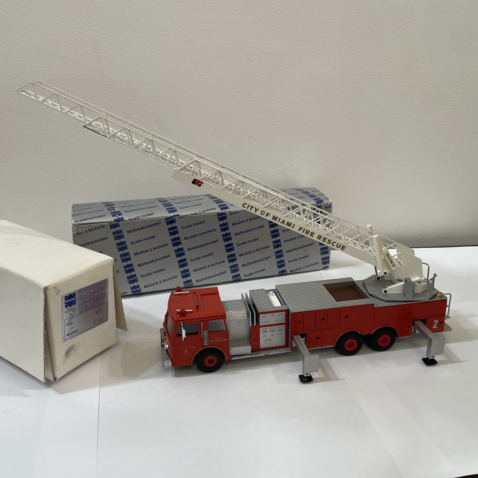 Conrad 5509 City Of Miami Fire Rescue 2 Aerial Ladder Truck 1:43 Collector Toy