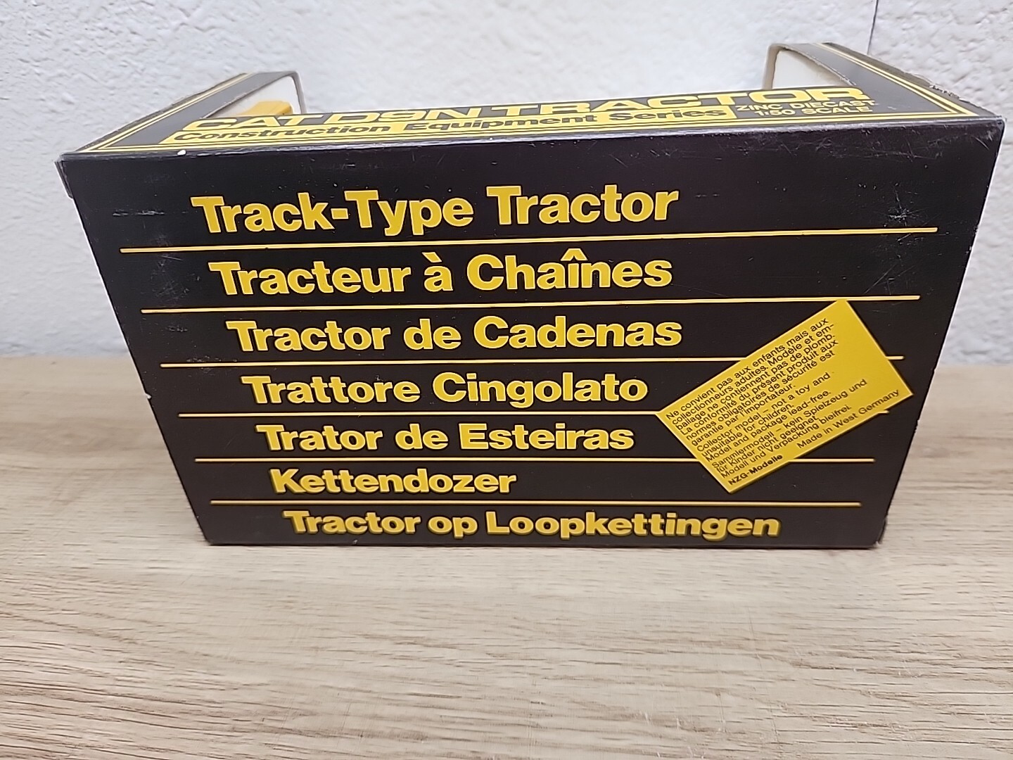 1/50 NZG Model 298: Cat D9N Track Type Tractor With Ripper