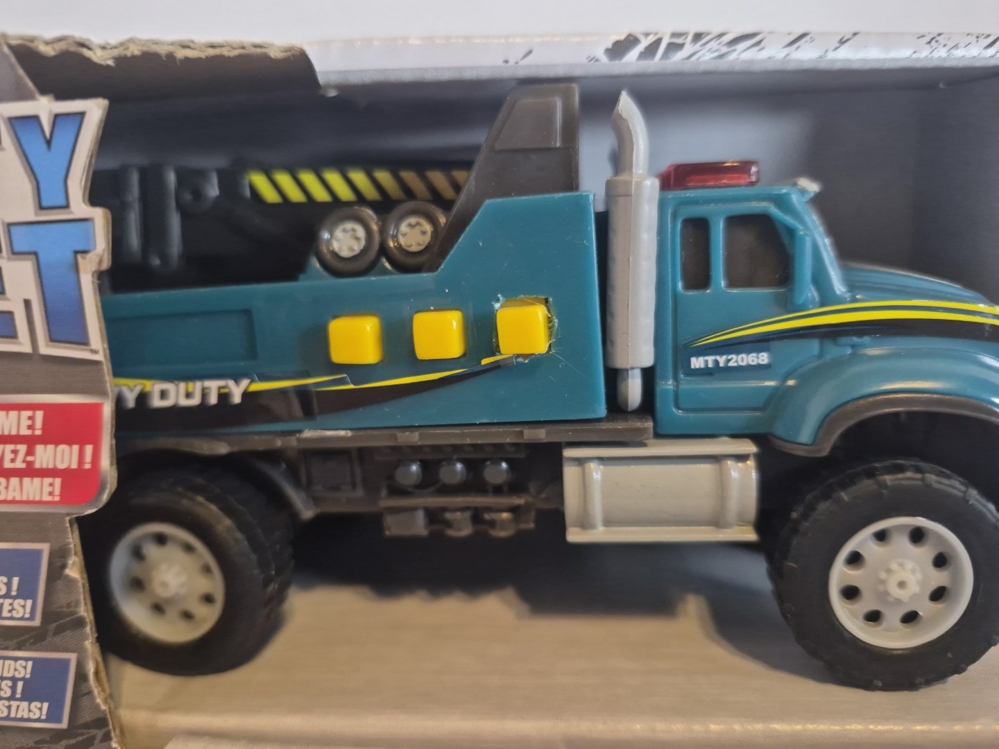 Mighty Fleet Toughest Minis 5″ Tough Cab Tow Truck Toy w/Lights & Sounds, Mov…