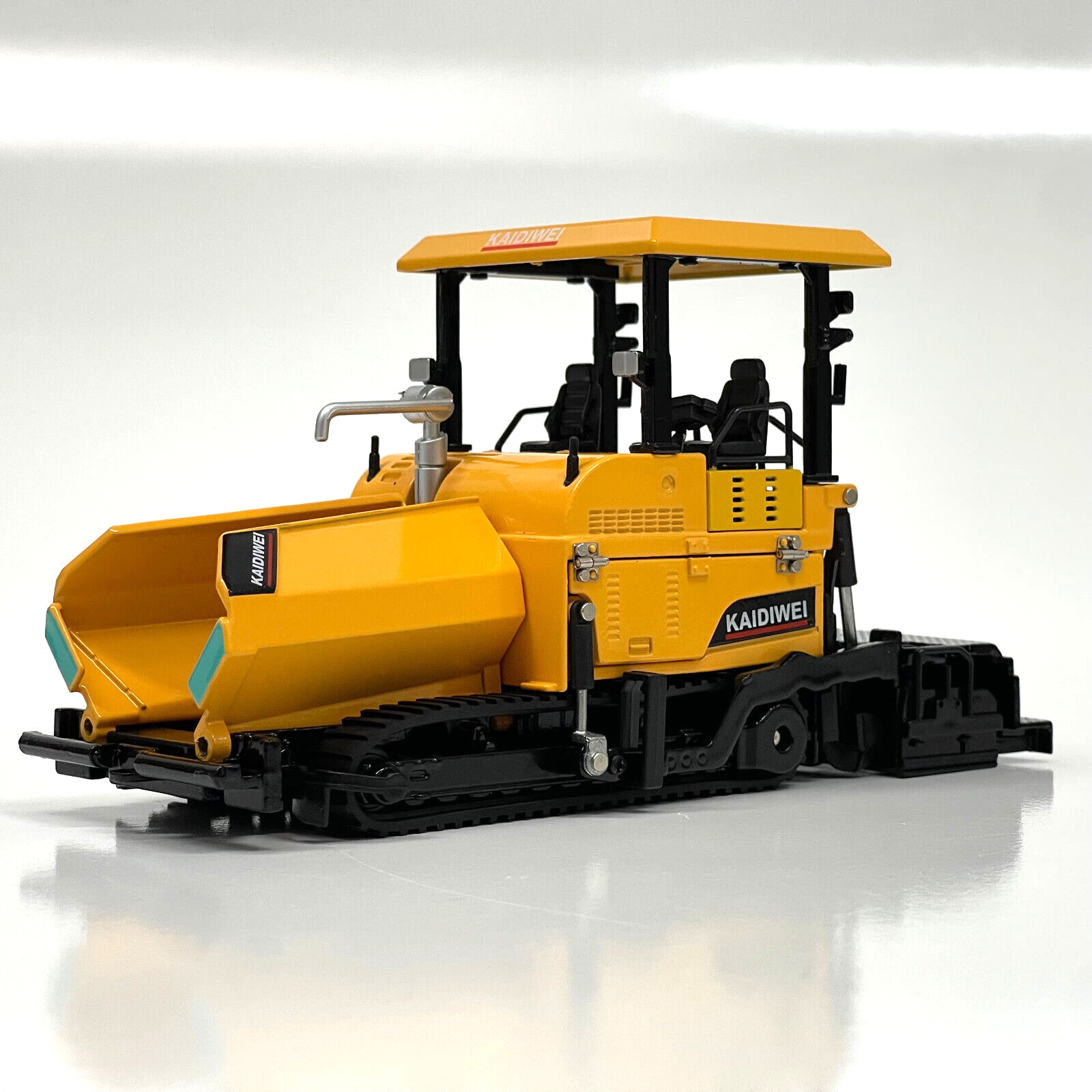 Die Cast 1:40 Scale Crawler Road Asphalt Paver Construction Replica Model Yellow