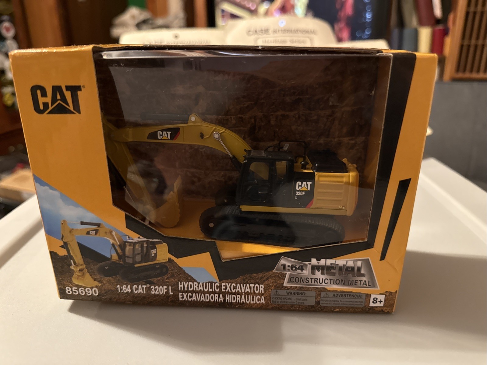 Diecast Masters 1/64 Scale CAT 320F L”HYDRAULIC EXCAVATOR”Metal Construction