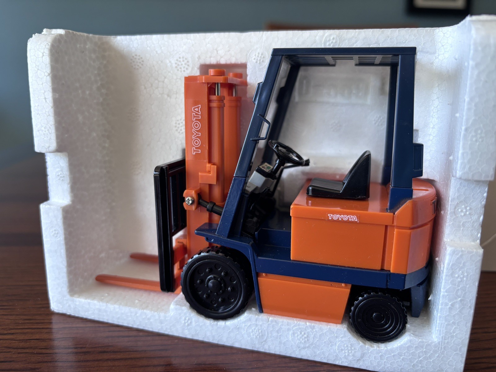 Vintage Toyota Collectible Forklift in Original box. RARE. Die-cast, moving lift