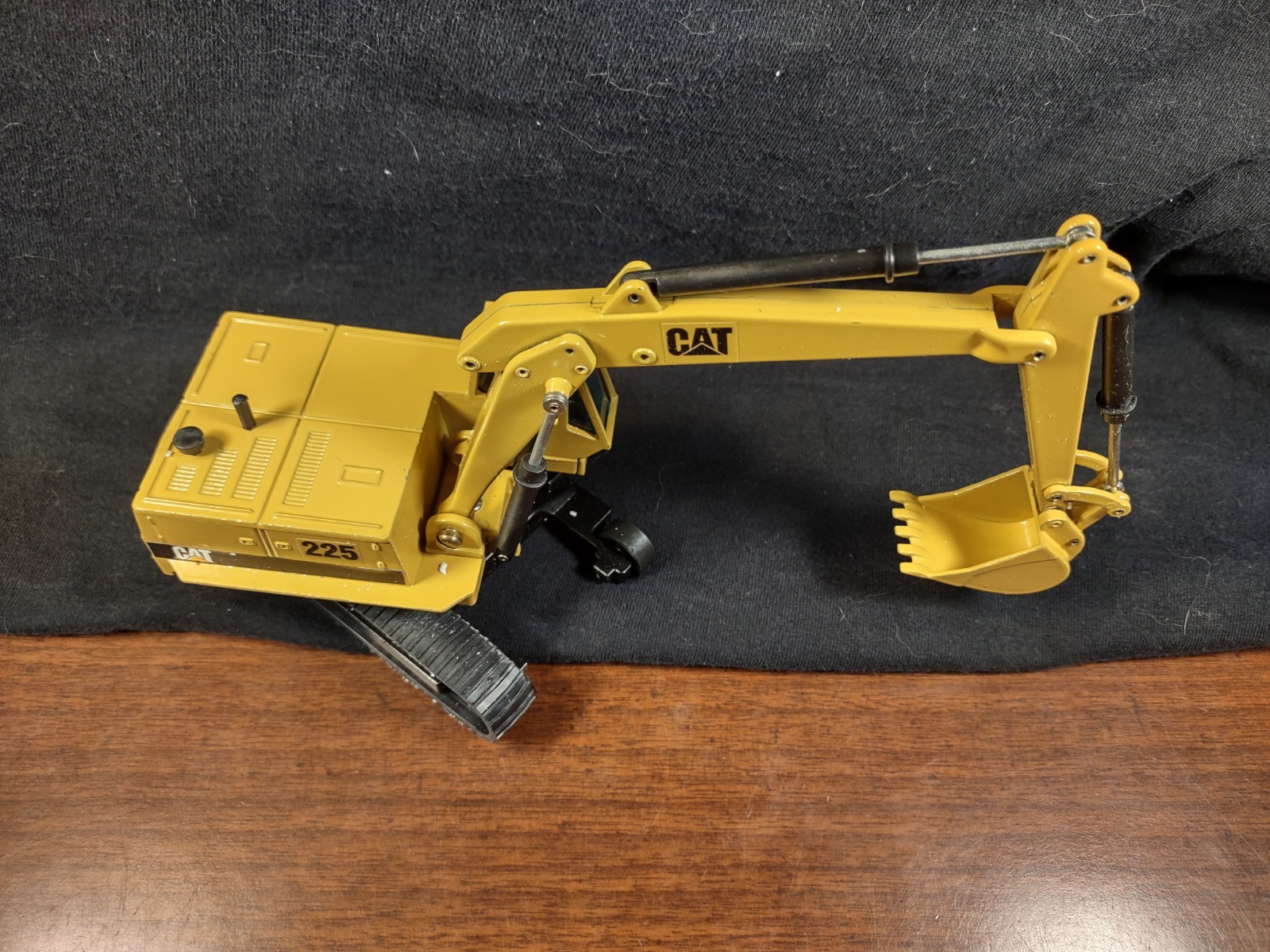 1978 JOAL Excavator CAT C-225 1:70 Scale Made in Spain looks to be in new cond.