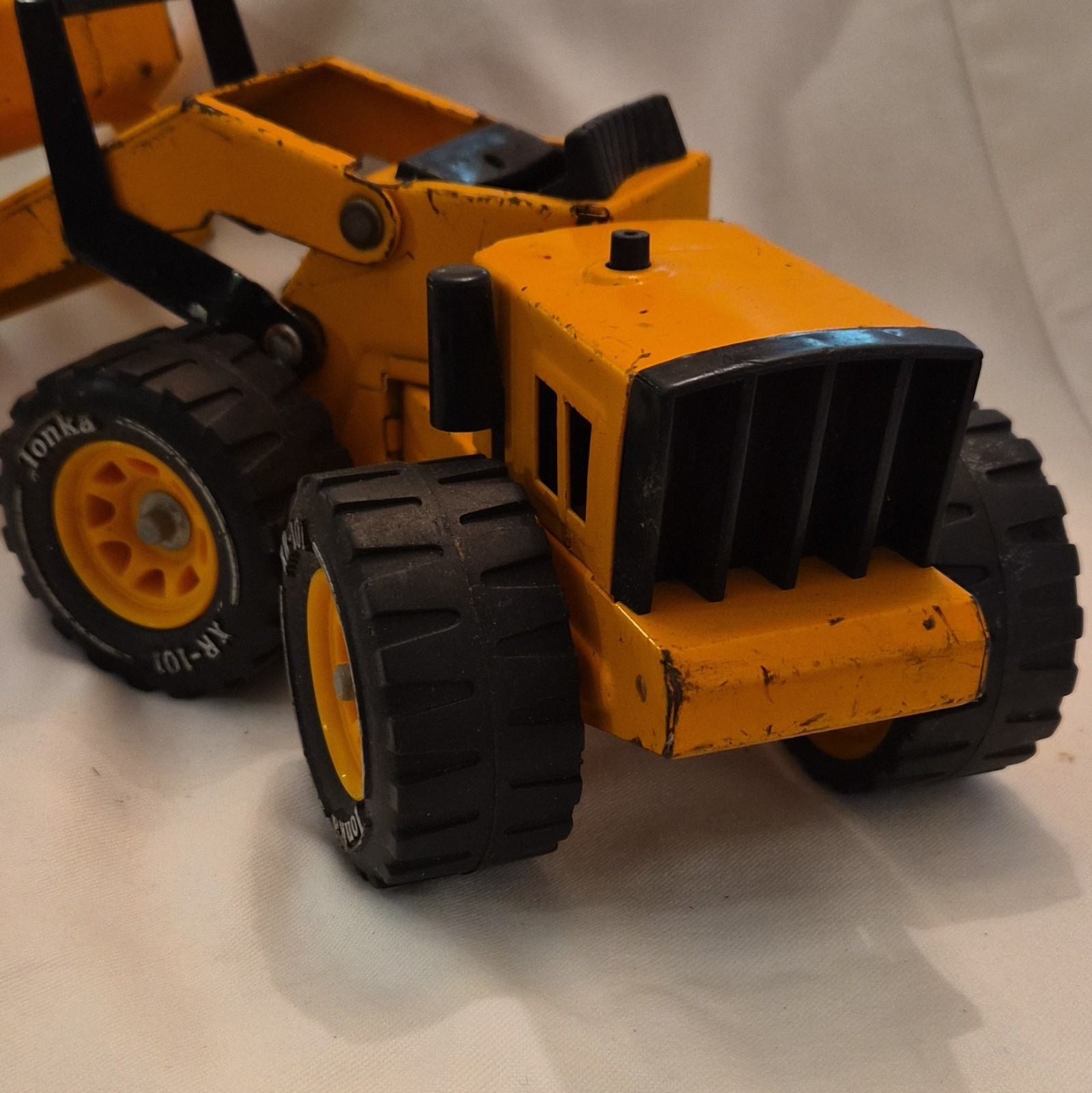 Tonka Yellow/Black Diecast Front End Loader Construction Toy Vehicle