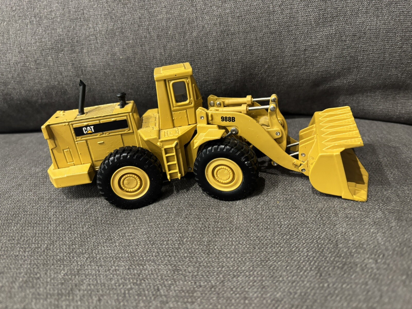 NZG 1:50 CAT 988 B Radlader No.167 Die Cast Construction Caterpillar Germany New