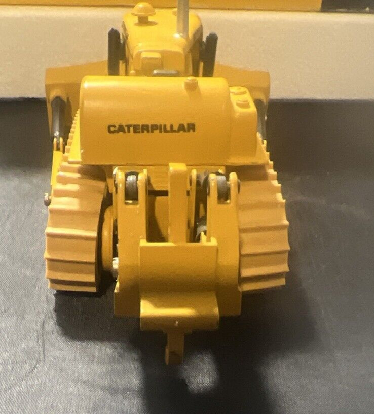Caterpillar Cat D9G Dozer Ripper Conrad 1:50 Launch Edition