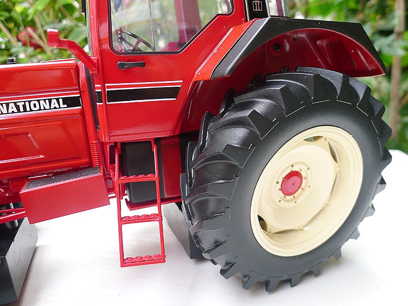 1:16 UH International 1255 XL Tractor Farm Vehicle Machinery Diecast Alloy Model