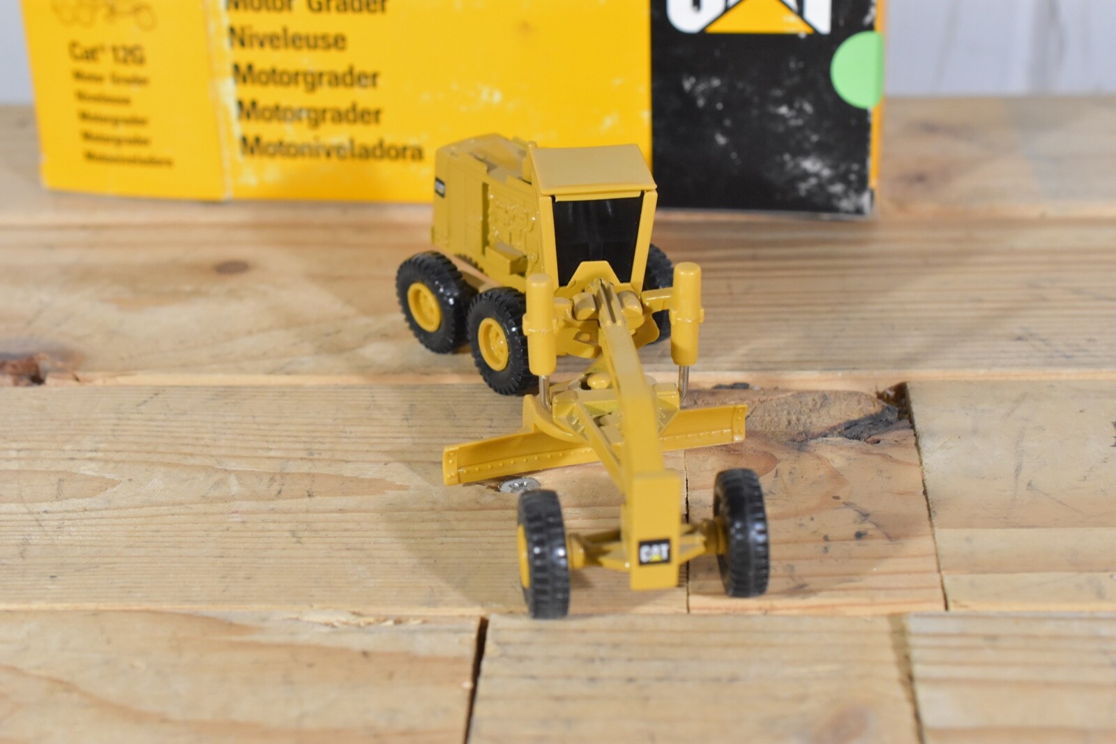 1/64 CAT 12G MOTOR ROAD GRADER SNOWPLOW PUSHER DIRTMOVER 1:64