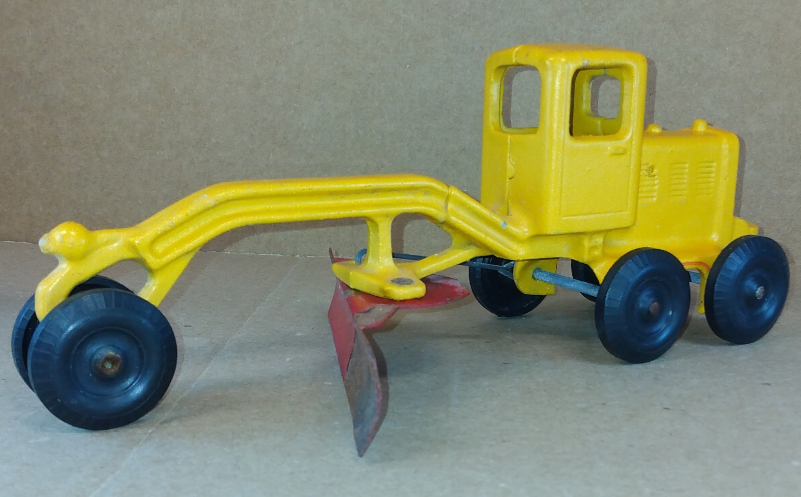 9″ Diecast Aluminum Road Grader No. 9100 by SLIK Toys