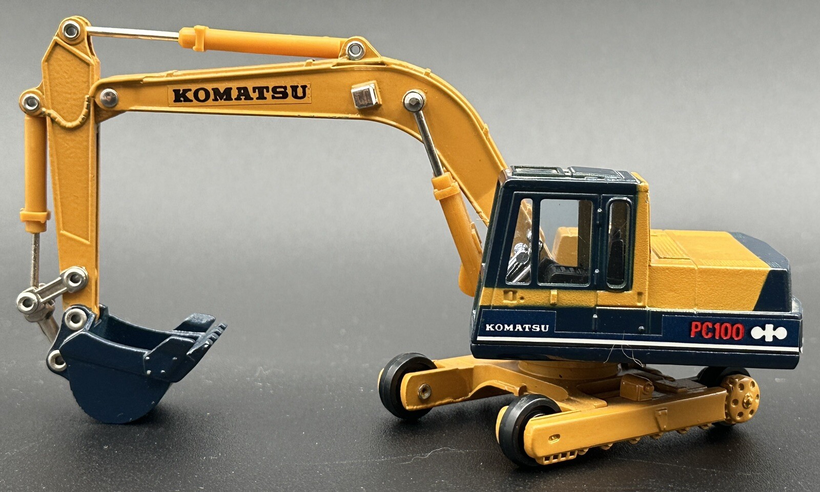 Komatsu PC100 Excavator Power Shovel Diecast 1:48 Scale Shinsei Japan 613