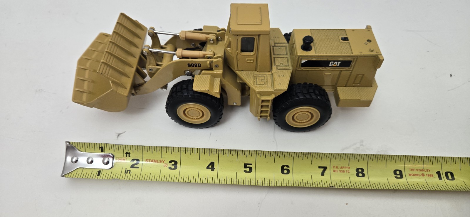 ERTL CAT Caterpillar Wheel Loader 988B Yellow Die Cast Model Vintage
