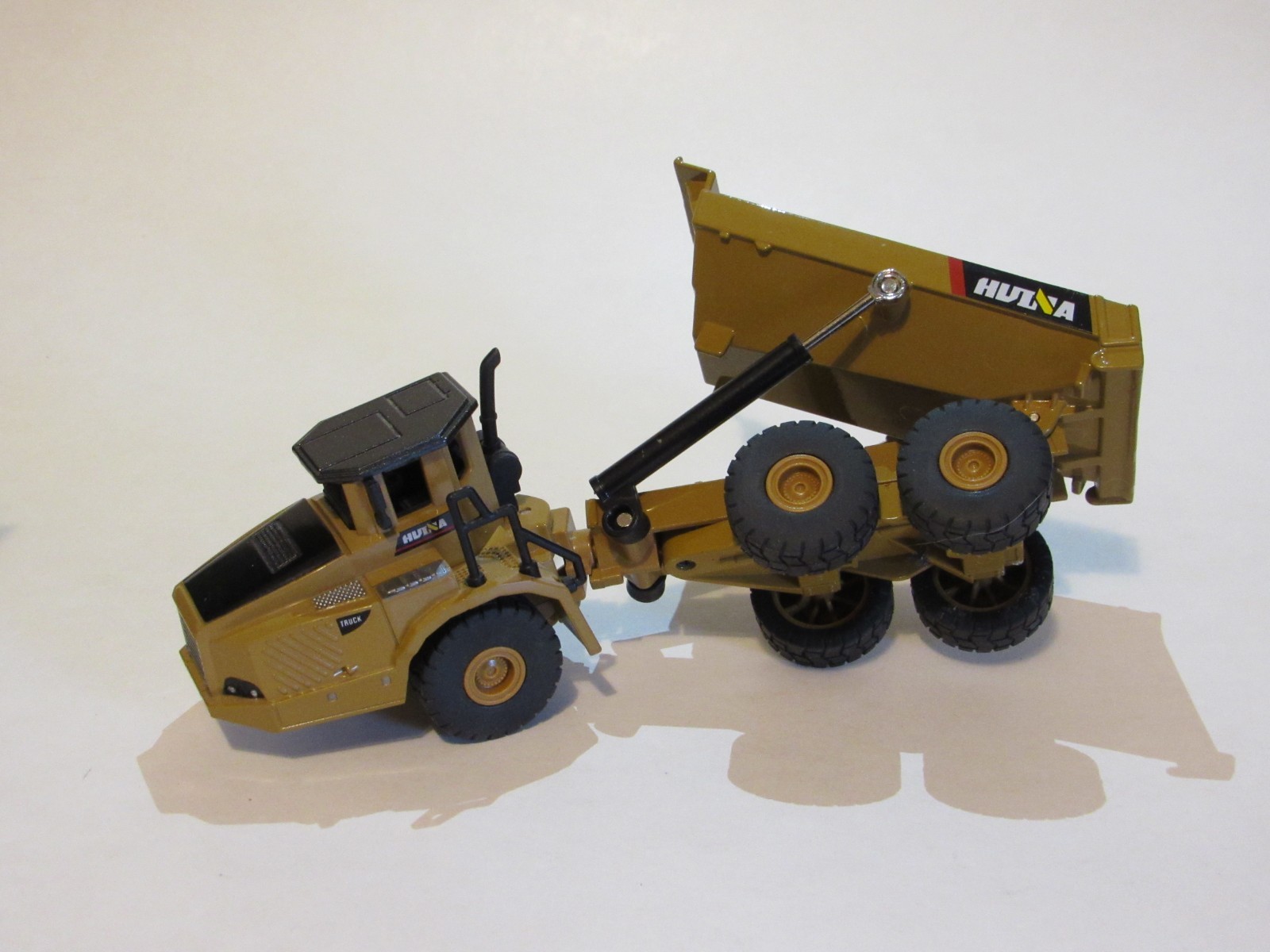 Huina 3 Axle Articulated Dump Truck 1:50 Diecast