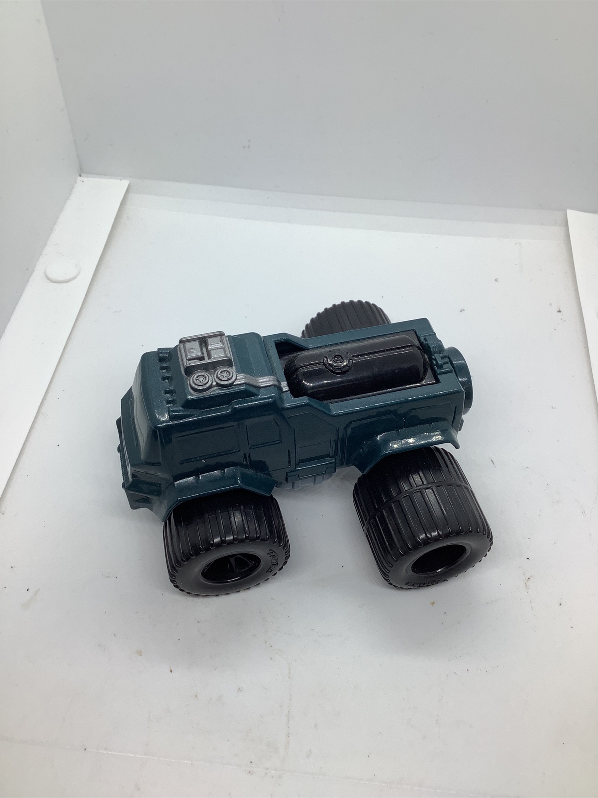 Tonka – Big Wheel Truck – Plastic – Blue – 3 3/4”x 3 1/2”
