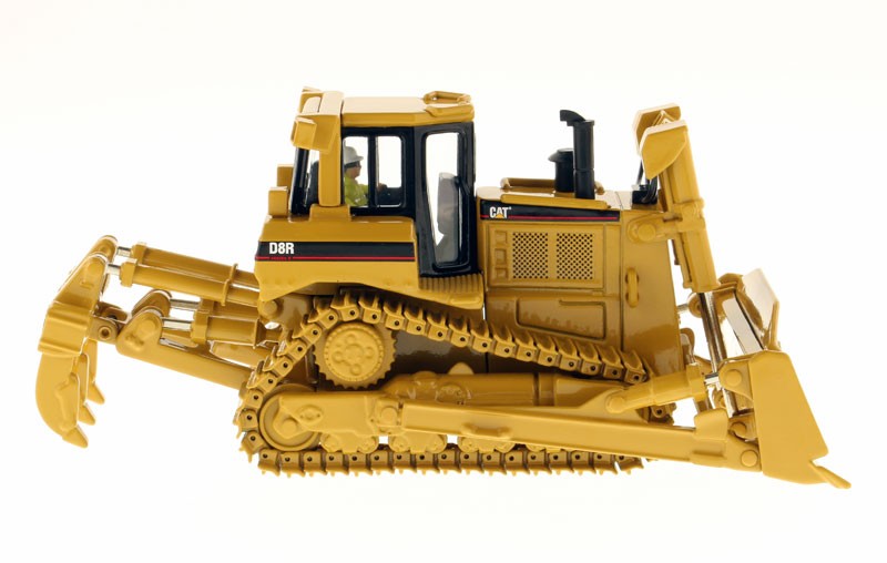 DIECAST MASTERS – CATERPILLAR D8R Ripper Equipped Accompanied Figure…