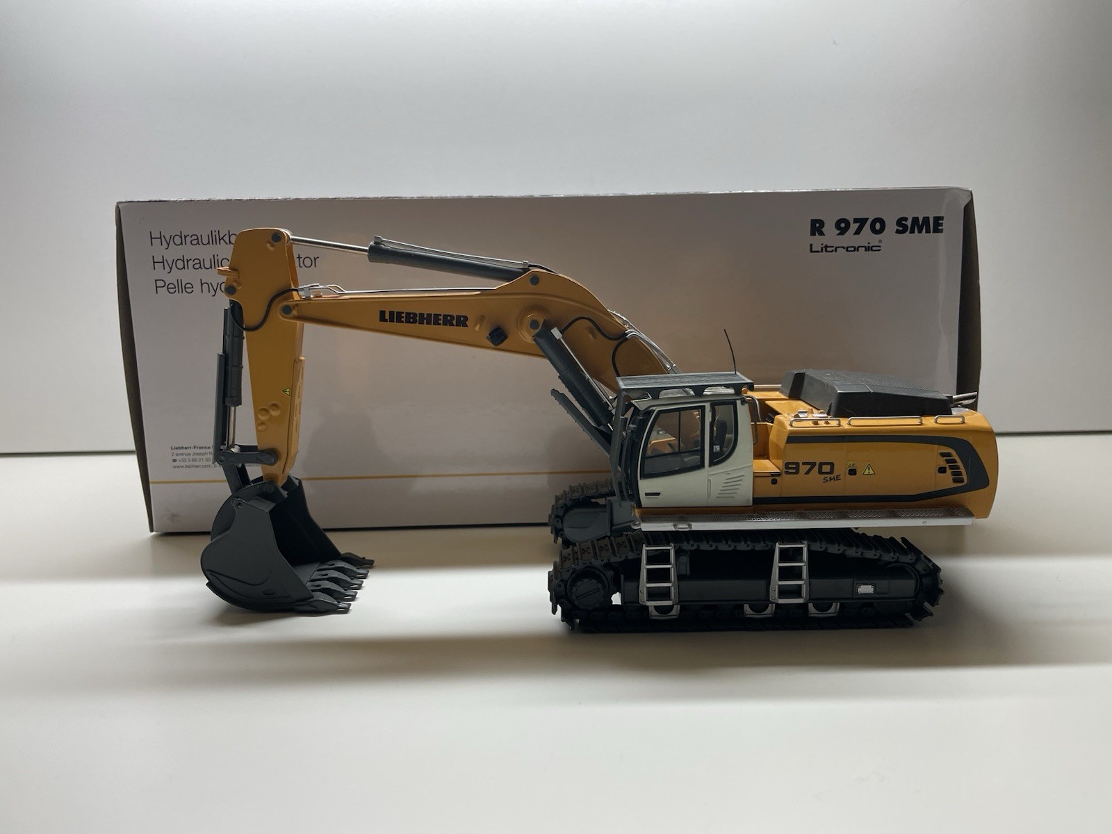 WSI 1/50 LIEBHERR R 970 SME Excavator Yellow Diecast Model