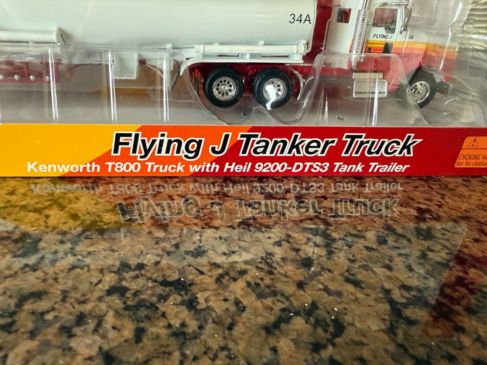 1/50 NORSCOT KENWORTH T800 WITH HEIL 9200 DTS-3 TANK TRAILER