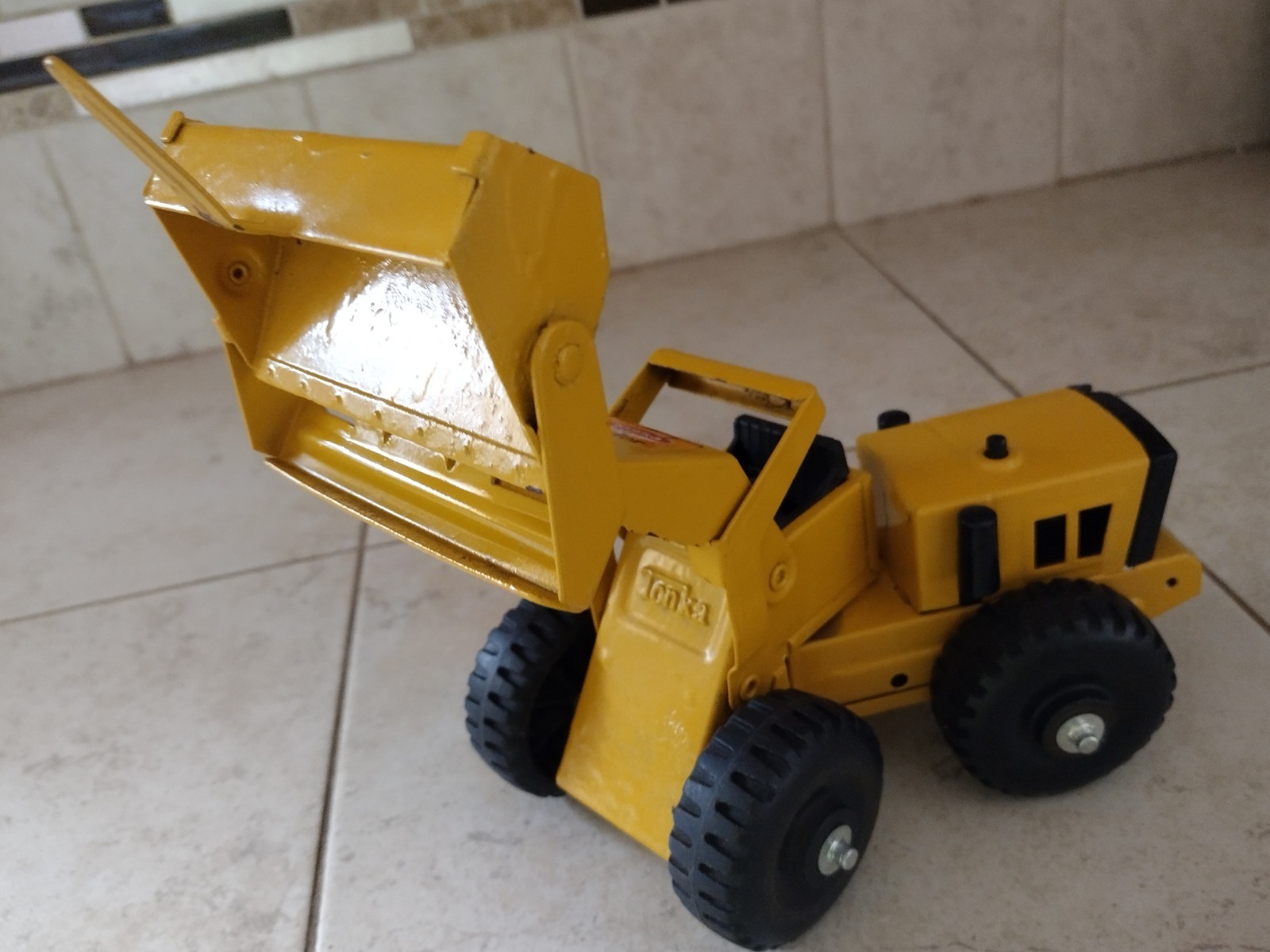 Tonka Loader Diecast Construction Front Loader Vehicle Toy Yellow/Black