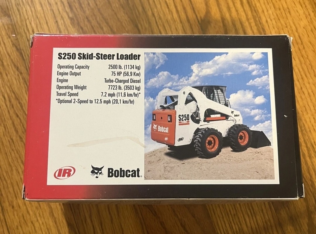 BOBCAT S250 Skid-Steer Loader 1:25 Scale Diecast Metal Collectible Equipment