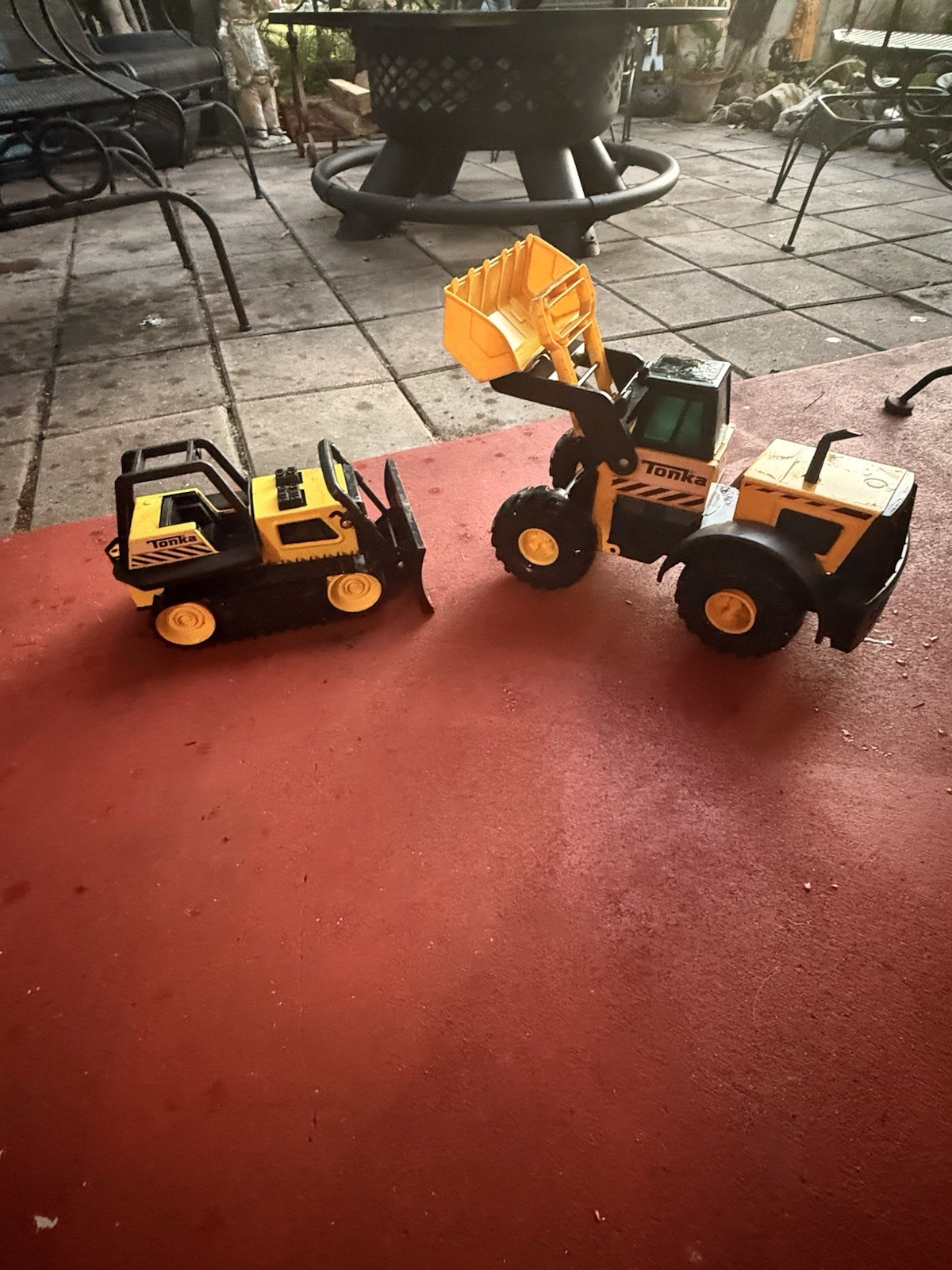 LOT 2012 TONKA STEEL CLASSICS T02 BULLDOZER 92961 T05 EXCAVATOR 93920 FUNRISE