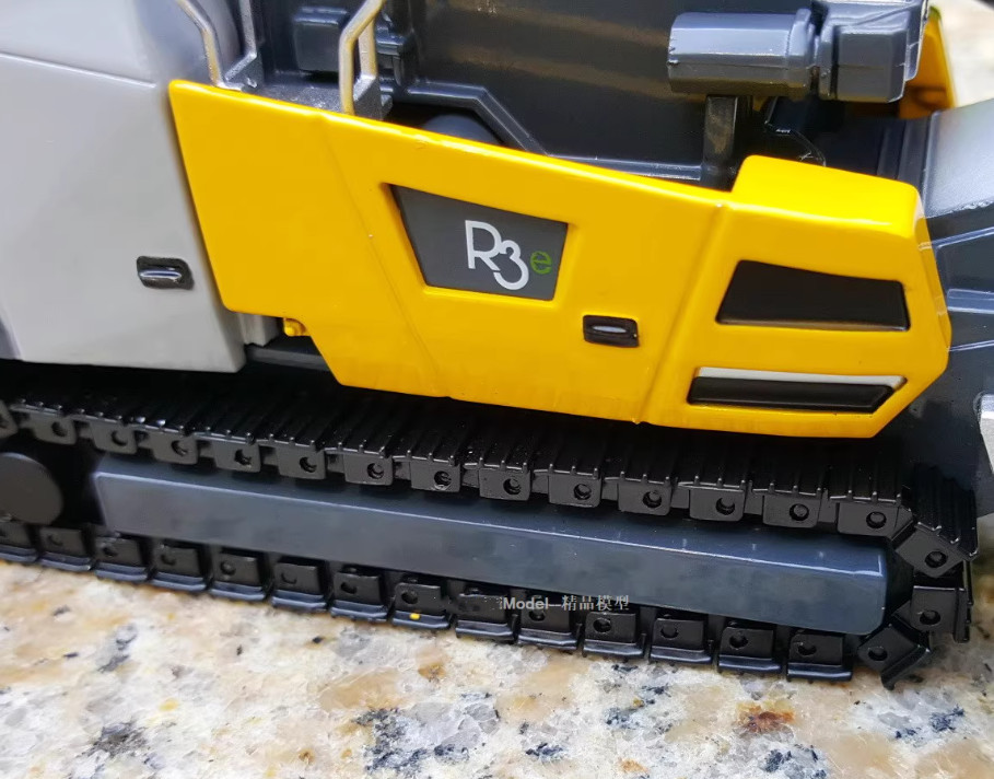 1:50 keestrack Crusher Screening Machine Construction Equipment Diecast Model