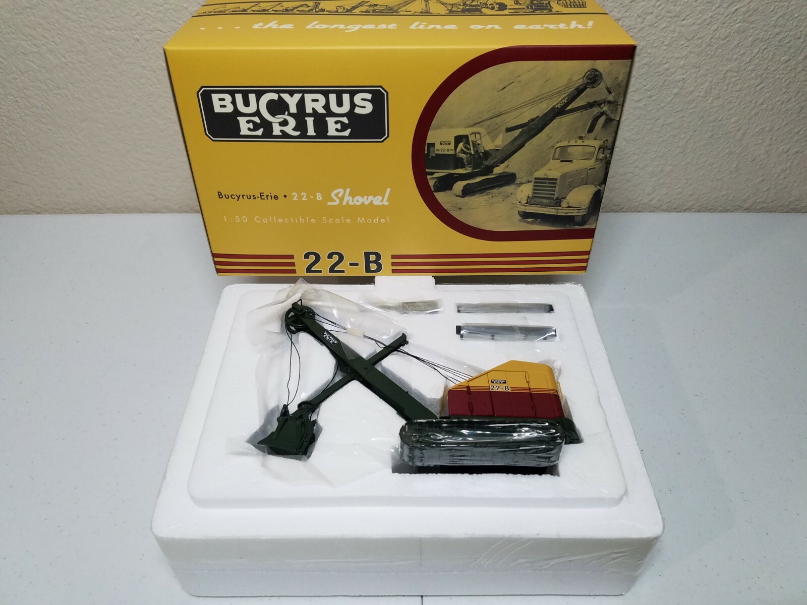 Bucyrus-Erie 22-B Cable Shovel with Metal Tracks EMD 1:50 Scale Model #T001 New