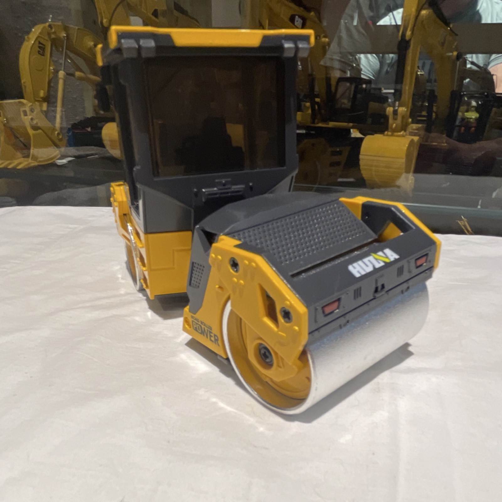 Huina Diecast Road Roller Construction Vehicle Yellow Black Silver Model