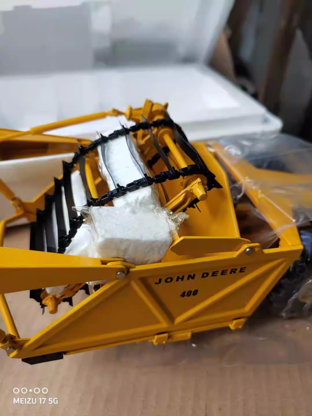 1:24 Scale John Deere 840 Diesel with 400 Scraper – Reuhl Model JD840/400 New