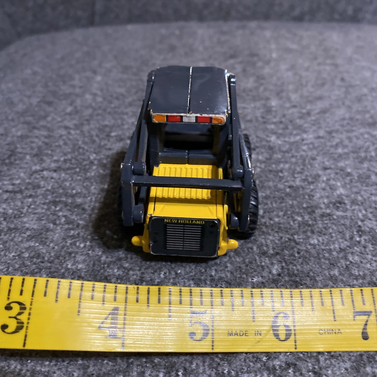 Ertl Ford New Holland Construction L170 Diecast Skid-Steer Loader 1:32 Scale2007