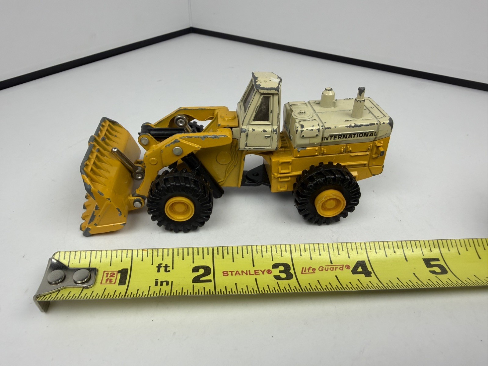 ERTL Mighty Movers – International 560 Wheel Loader 1:64 Diecast Parts Only