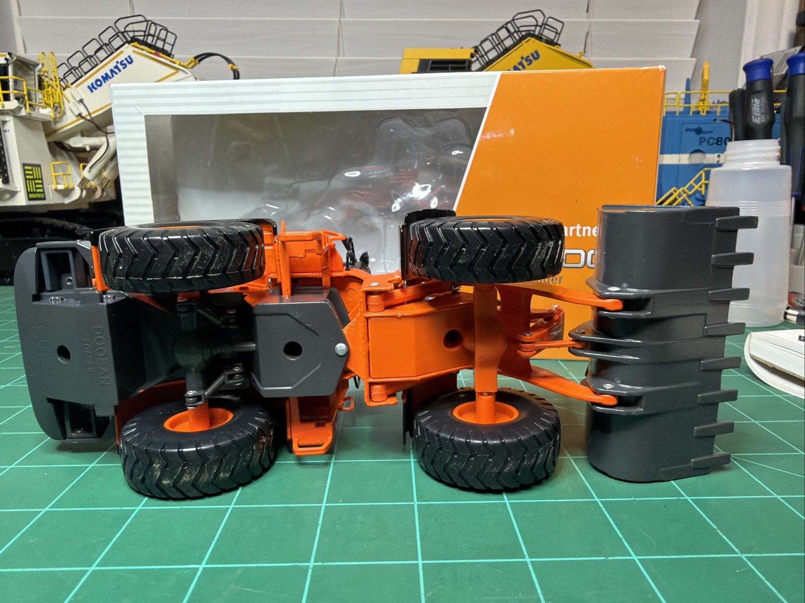 Doosan DL400A Wheel Loader Diecast