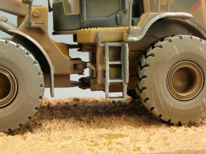 1:50 DM 966M Medium Wheel Loader- Weathered Construction Machine Diecast Model
